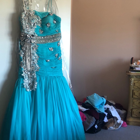 Party Gown Turquoise - Picture 3 of 8